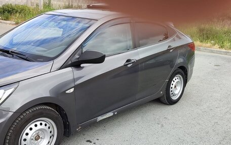 Hyundai Solaris II рестайлинг, 2011 год, 800 000 рублей, 4 фотография