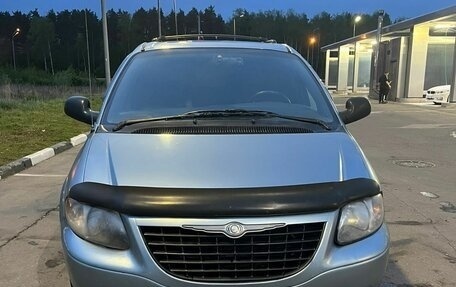 Chrysler Town & Country IV, 2002 год, 650 000 рублей, 1 фотография