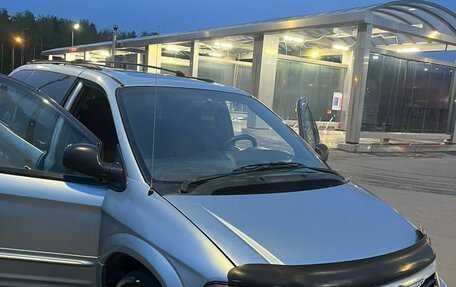 Chrysler Town & Country IV, 2002 год, 650 000 рублей, 2 фотография