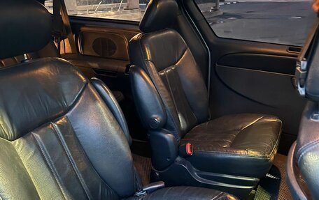 Chrysler Town & Country IV, 2002 год, 650 000 рублей, 15 фотография