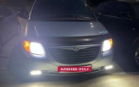 Chrysler Town & Country IV, 2002 год, 650 000 рублей, 17 фотография