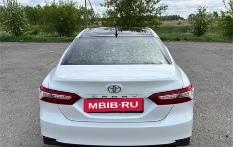 Toyota Camry, 2018 год, 3 100 000 рублей, 4 фотография