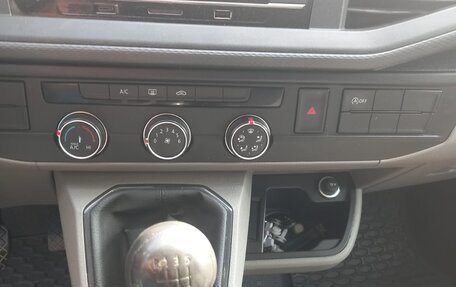 Volkswagen Transporter T6 рестайлинг, 2021 год, 3 700 000 рублей, 8 фотография
