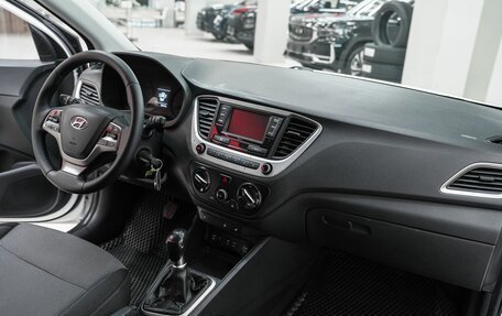 Hyundai Solaris II рестайлинг, 2018 год, 899 000 рублей, 10 фотография