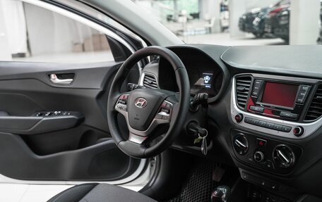 Hyundai Solaris II рестайлинг, 2018 год, 899 000 рублей, 11 фотография