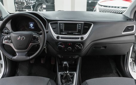 Hyundai Solaris II рестайлинг, 2018 год, 899 000 рублей, 8 фотография