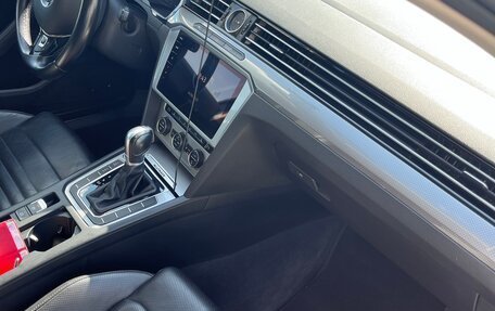 Volkswagen Passat B8 рестайлинг, 2018 год, 2 900 000 рублей, 14 фотография