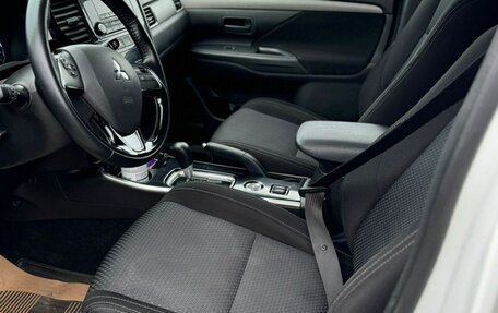 Mitsubishi Outlander III рестайлинг 3, 2018 год, 1 950 000 рублей, 6 фотография