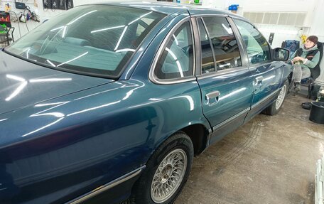 Ford Crown Victoria II, 1993 год, 900 000 рублей, 3 фотография