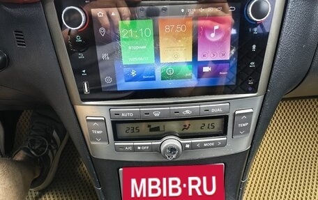 Toyota Avensis III рестайлинг, 2003 год, 650 000 рублей, 11 фотография
