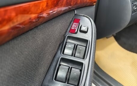 Toyota Avensis III рестайлинг, 2003 год, 650 000 рублей, 21 фотография