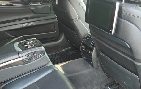 BMW 7 серия, 2013 год, 1 750 000 рублей, 17 фотография