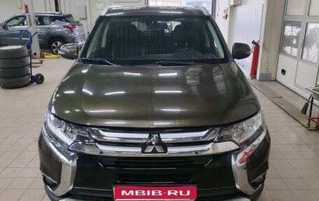 Mitsubishi Outlander III рестайлинг 3, 2016 год, 1 380 000 рублей, 1 фотография
