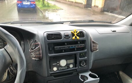 Toyota HiAce, 2003 год, 980 000 рублей, 4 фотография