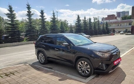 Toyota RAV4, 2022 год, 4 400 000 рублей, 2 фотография
