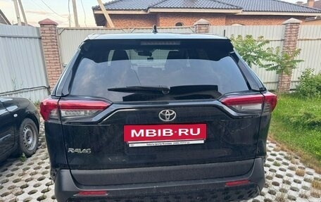 Toyota RAV4, 2020 год, 3 100 000 рублей, 2 фотография