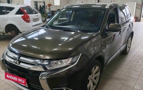 Mitsubishi Outlander III рестайлинг 3, 2016 год, 1 380 000 рублей, 3 фотография