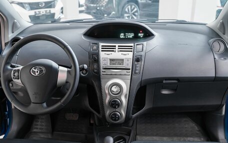 Toyota Yaris III рестайлинг, 2008 год, 599 000 рублей, 10 фотография