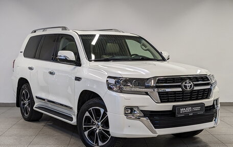 Toyota Land Cruiser 200, 2021 год, 7 995 000 рублей, 3 фотография