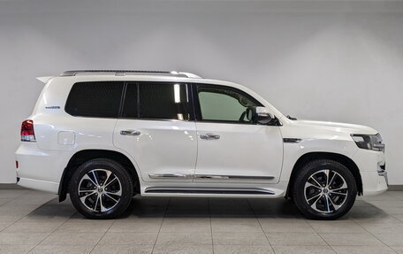 Toyota Land Cruiser 200, 2021 год, 7 995 000 рублей, 4 фотография
