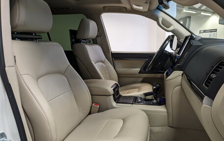 Toyota Land Cruiser 200, 2021 год, 7 995 000 рублей, 24 фотография