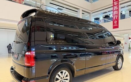 Volkswagen Caravelle T6 рестайлинг, 2019 год, 4 000 000 рублей, 3 фотография