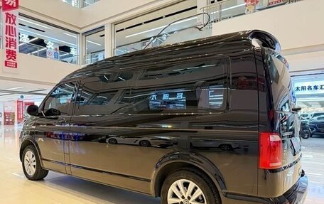 Volkswagen Caravelle T6 рестайлинг, 2019 год, 4 000 000 рублей, 2 фотография