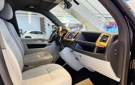 Volkswagen Caravelle T6 рестайлинг, 2019 год, 4 000 000 рублей, 6 фотография