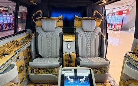 Volkswagen Caravelle T6 рестайлинг, 2019 год, 4 000 000 рублей, 16 фотография