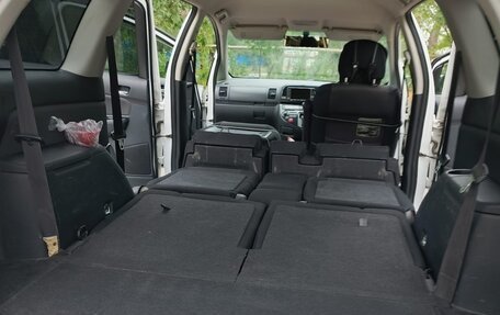 Toyota Wish II, 2003 год, 830 000 рублей, 8 фотография