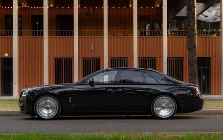 Rolls-Royce Ghost Series II рестайлинг, 2021 год, 40 000 000 рублей, 3 фотография