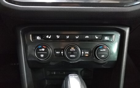 Volkswagen Tiguan II, 2017 год, 1 830 000 рублей, 13 фотография