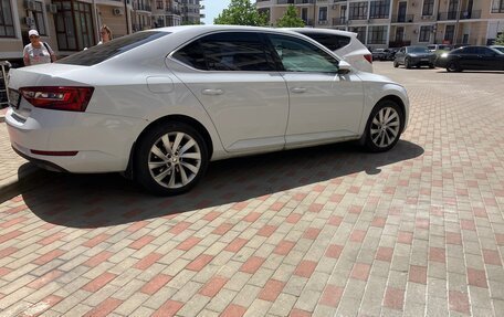 Skoda Superb III рестайлинг, 2019 год, 1 900 000 рублей, 3 фотография