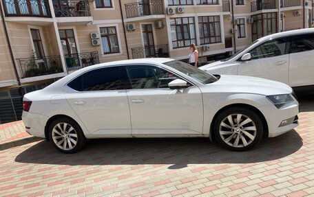 Skoda Superb III рестайлинг, 2019 год, 1 900 000 рублей, 2 фотография