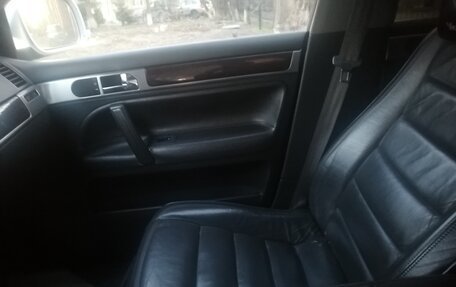 Volkswagen Touareg III, 2003 год, 700 000 рублей, 3 фотография