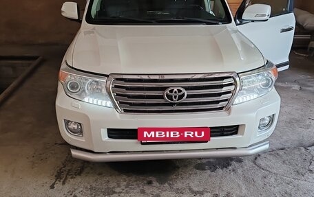 Toyota Land Cruiser 200, 2014 год, 3 300 000 рублей, 2 фотография