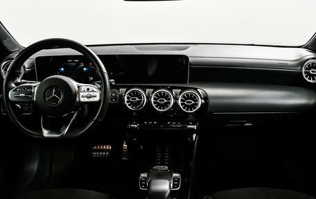 Mercedes-Benz CLA, 2019 год, 2 964 000 рублей, 11 фотография