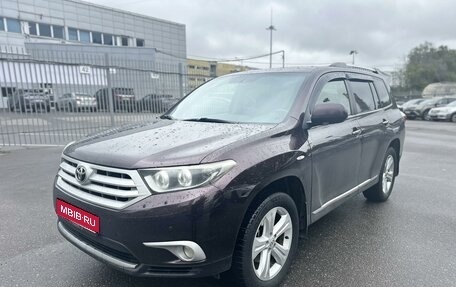 Toyota Highlander III, 2013 год, 1 999 000 рублей, 1 фотография