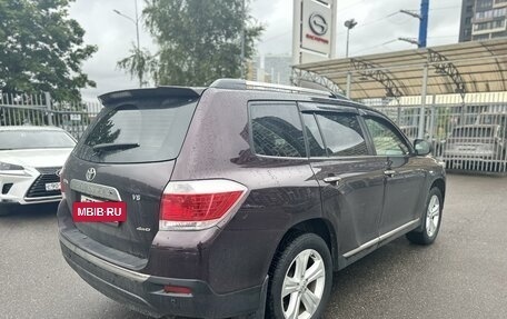 Toyota Highlander III, 2013 год, 1 999 000 рублей, 3 фотография
