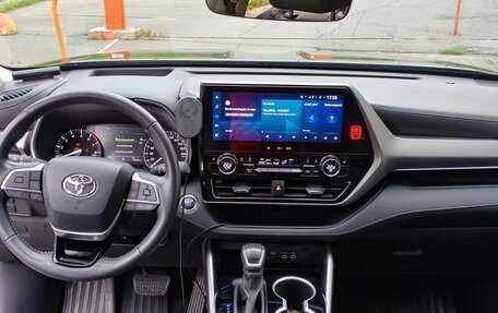 Toyota Highlander, 2023 год, 5 050 000 рублей, 9 фотография