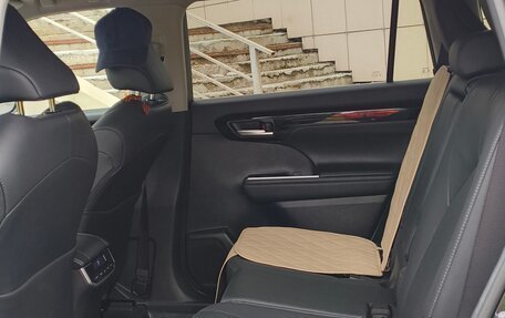Toyota Highlander, 2023 год, 5 050 000 рублей, 8 фотография