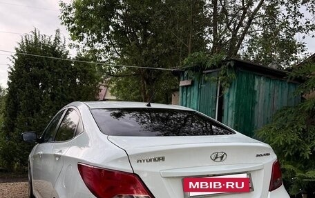 Hyundai Solaris II рестайлинг, 2015 год, 920 000 рублей, 2 фотография