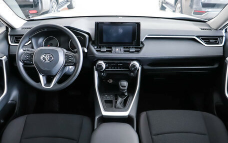 Toyota RAV4, 2024 год, 3 790 000 рублей, 8 фотография