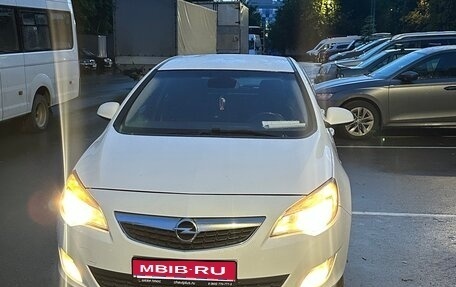 Opel Astra J, 2011 год, 700 000 рублей, 1 фотография