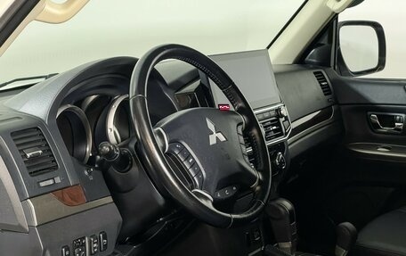 Mitsubishi Pajero IV, 2021 год, 3 797 000 рублей, 13 фотография