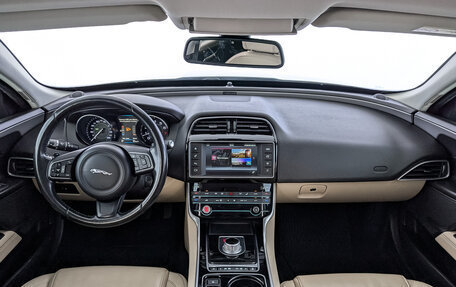 Jaguar XE I рестайлинг, 2015 год, 1 695 000 рублей, 14 фотография