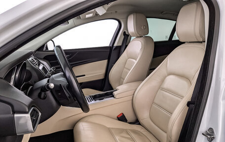 Jaguar XE I рестайлинг, 2015 год, 1 695 000 рублей, 24 фотография