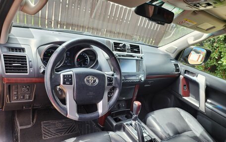 Toyota Land Cruiser Prado 150 рестайлинг 2, 2017 год, 3 700 000 рублей, 4 фотография
