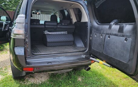 Toyota Land Cruiser Prado 150 рестайлинг 2, 2017 год, 3 700 000 рублей, 5 фотография