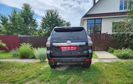 Toyota Land Cruiser Prado 150 рестайлинг 2, 2017 год, 3 700 000 рублей, 8 фотография